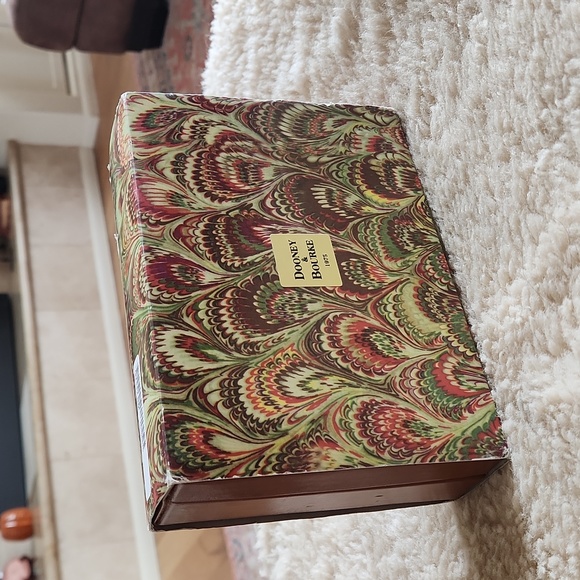 Gorgeous NWT IOB Dooney & Bourke Brown Leather Flap Wristlet🤎🎁❤️ - Picture 15 of 16